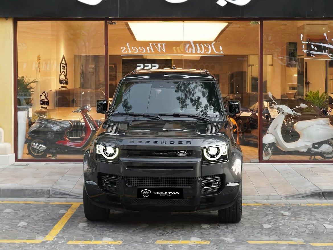Land Rover Defender 110 HSE 2024 - Image 3
