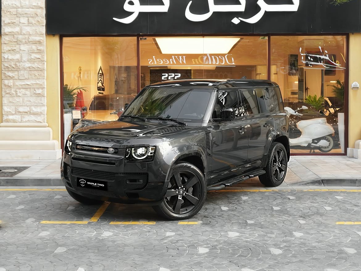 Land Rover Defender 110 HSE 2024 - Image 1