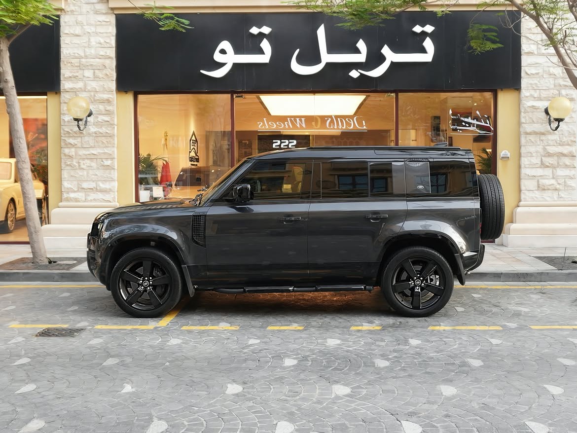 Land Rover Defender 110 HSE 2024 - Image 2
