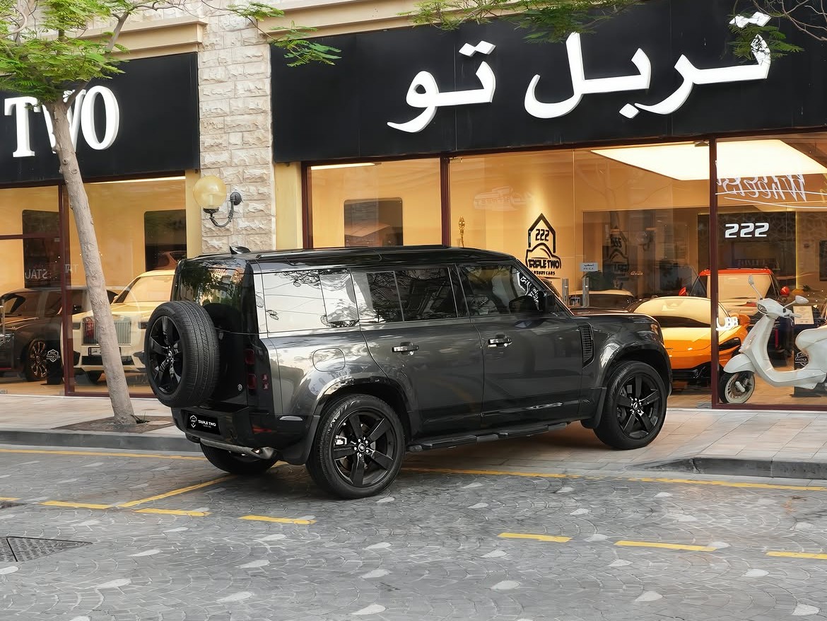 Land Rover Defender 110 HSE 2024 - Image 4