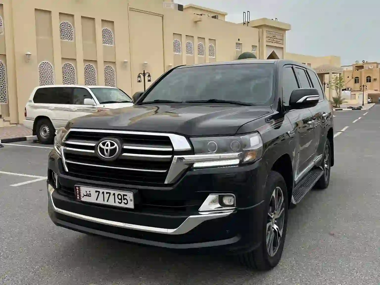 تويوتا لاند كروزر جي اكس ار v8 2020 - Image 2