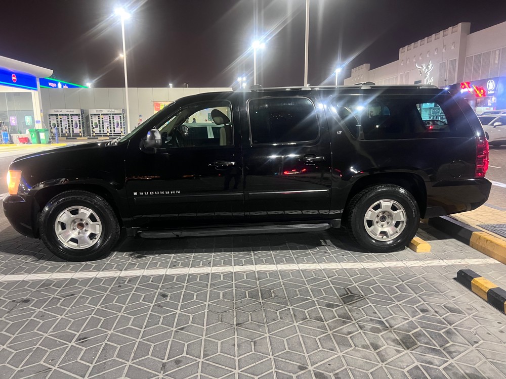 Chevrolet Suburban LT 2008 - Image 2