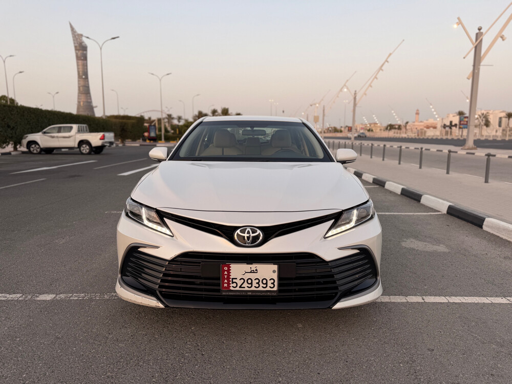 Toyota Camry LE 2021 - Image 3