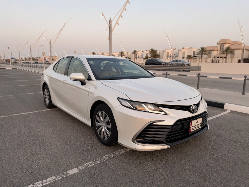 Toyota Camry LE 2021 - Image 4