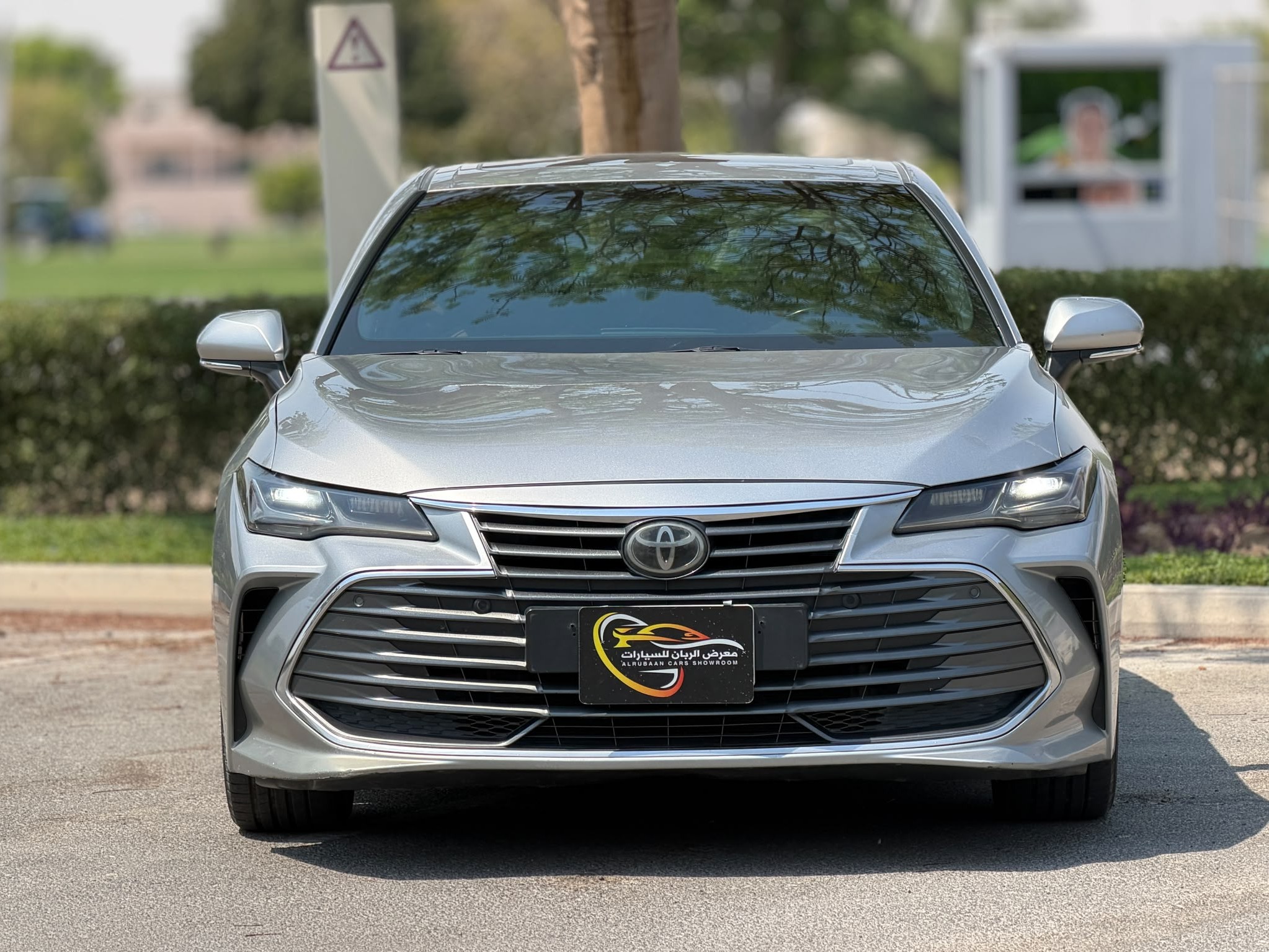 Toyota Avalon Limited 2019 - Image 2