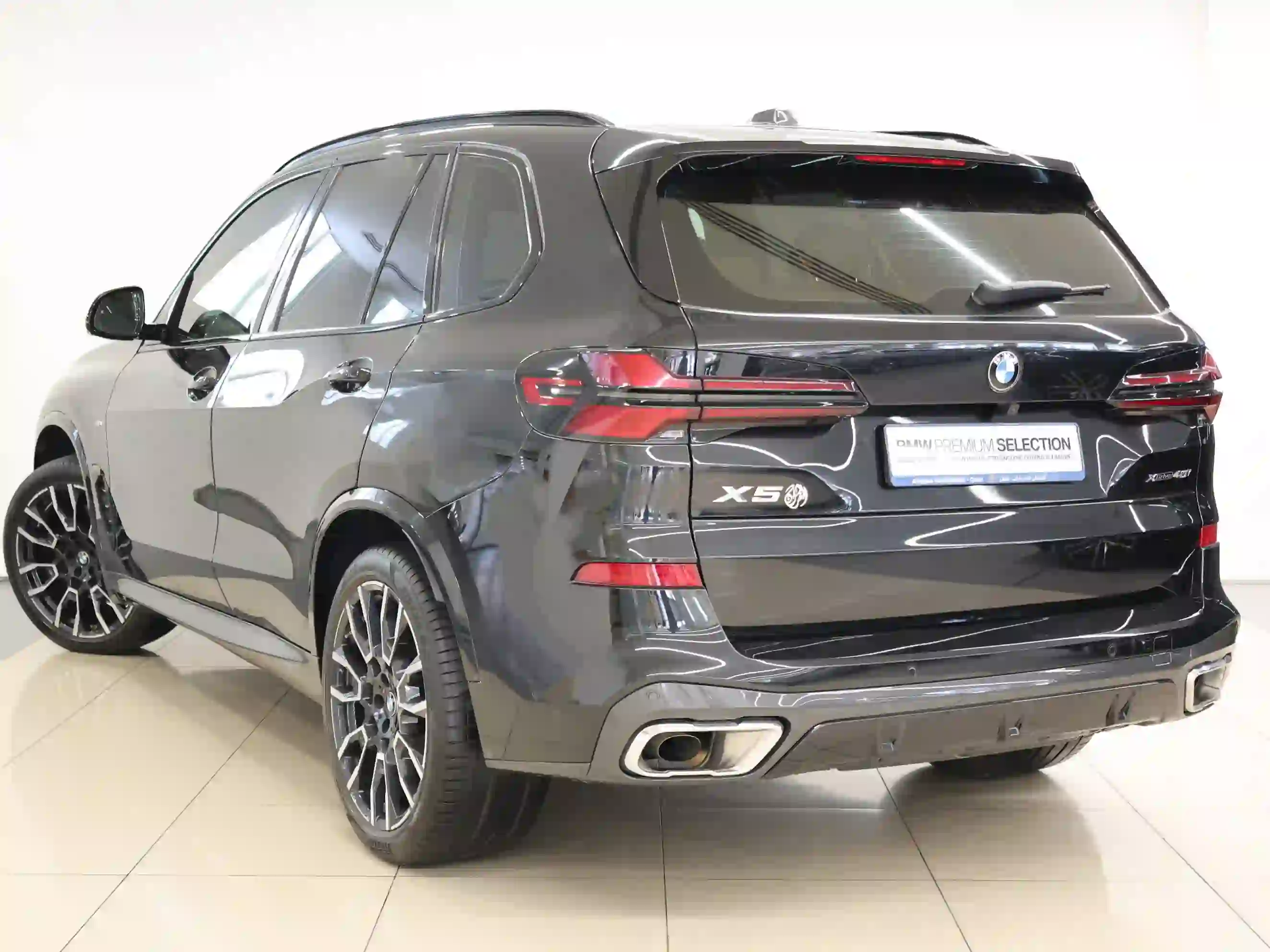 BMW X-Series X5 M 2024 - Image 3