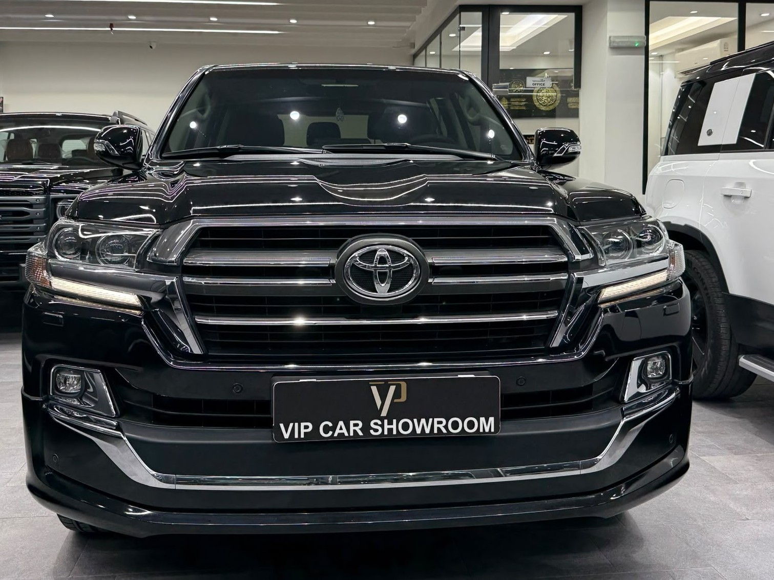 Toyota Land Cruiser GXR Grand Touring 2020 - Image 2