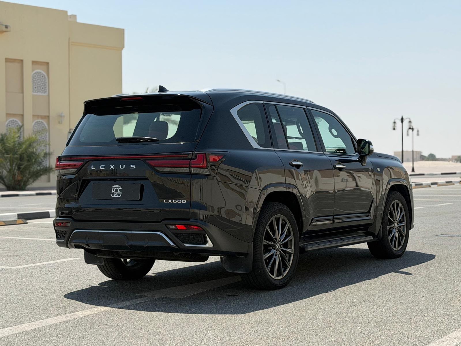 Lexus LX 600  F-Sport 2023 - Image 4