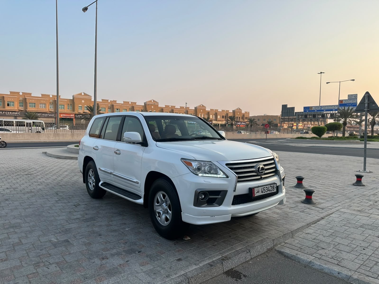 Lexus LX 570 2009 - Image 1