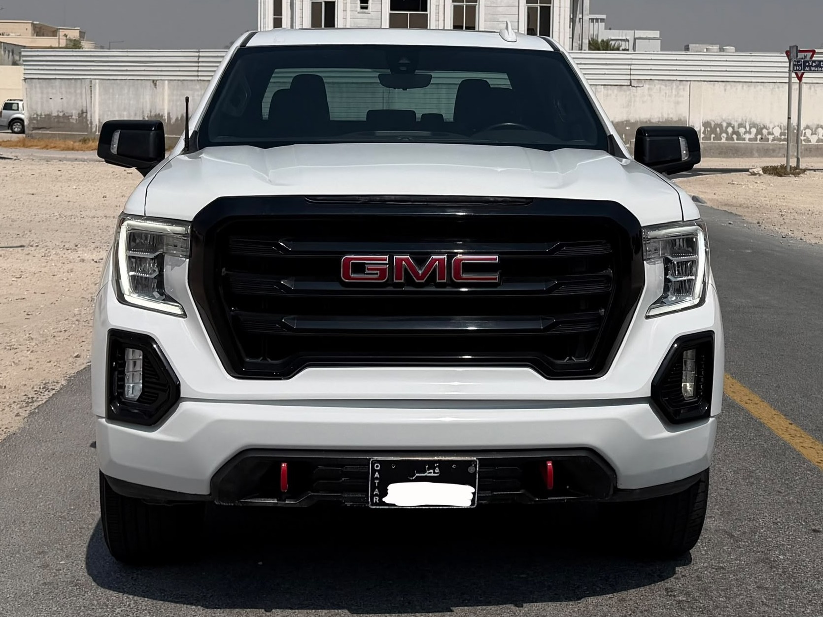 GMC Sierra AT4 2019 - Image 2