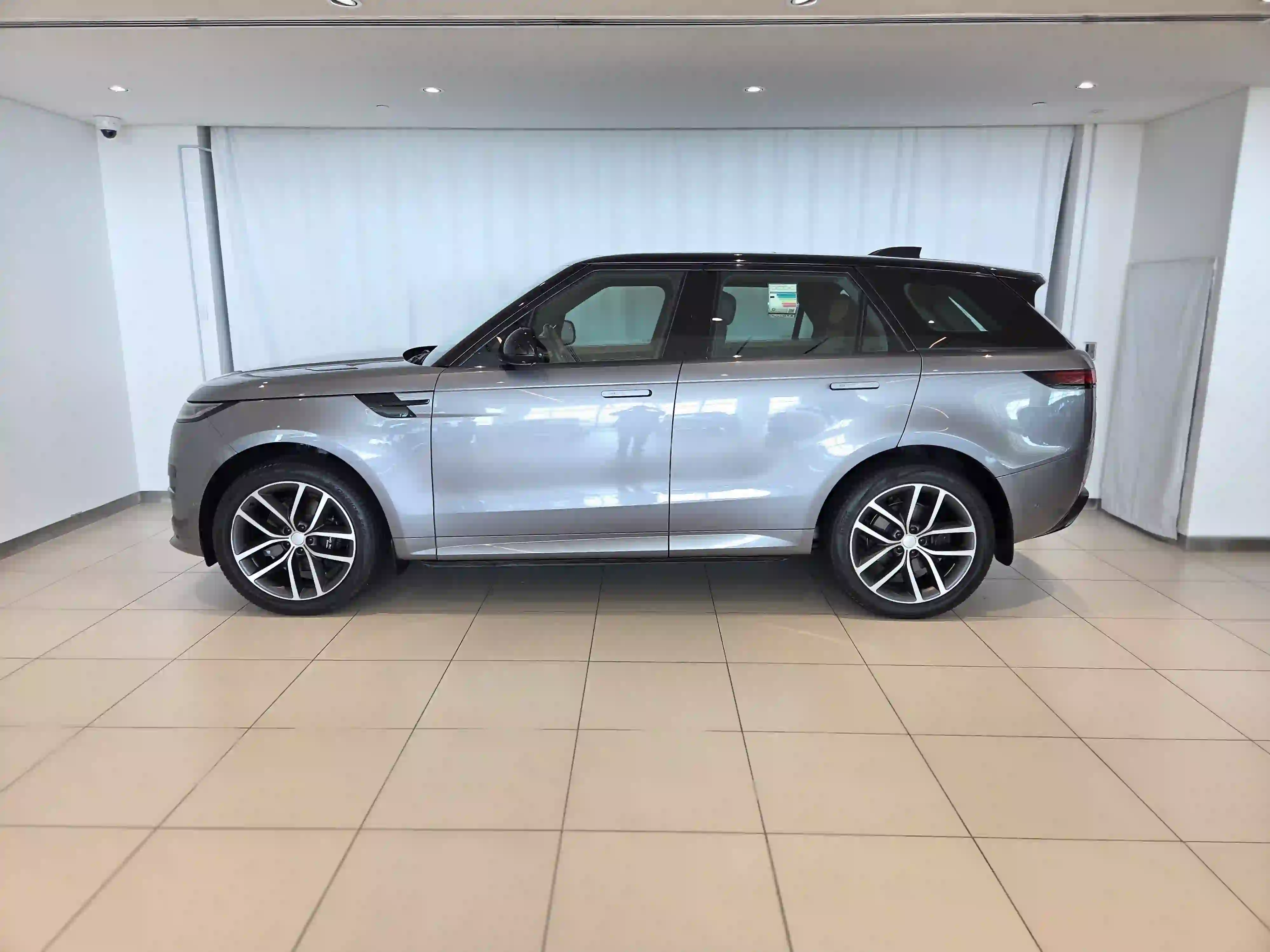 Land Rover Range Rover Sport 3.0i6 Dynamic SE 2024 - Image 3
