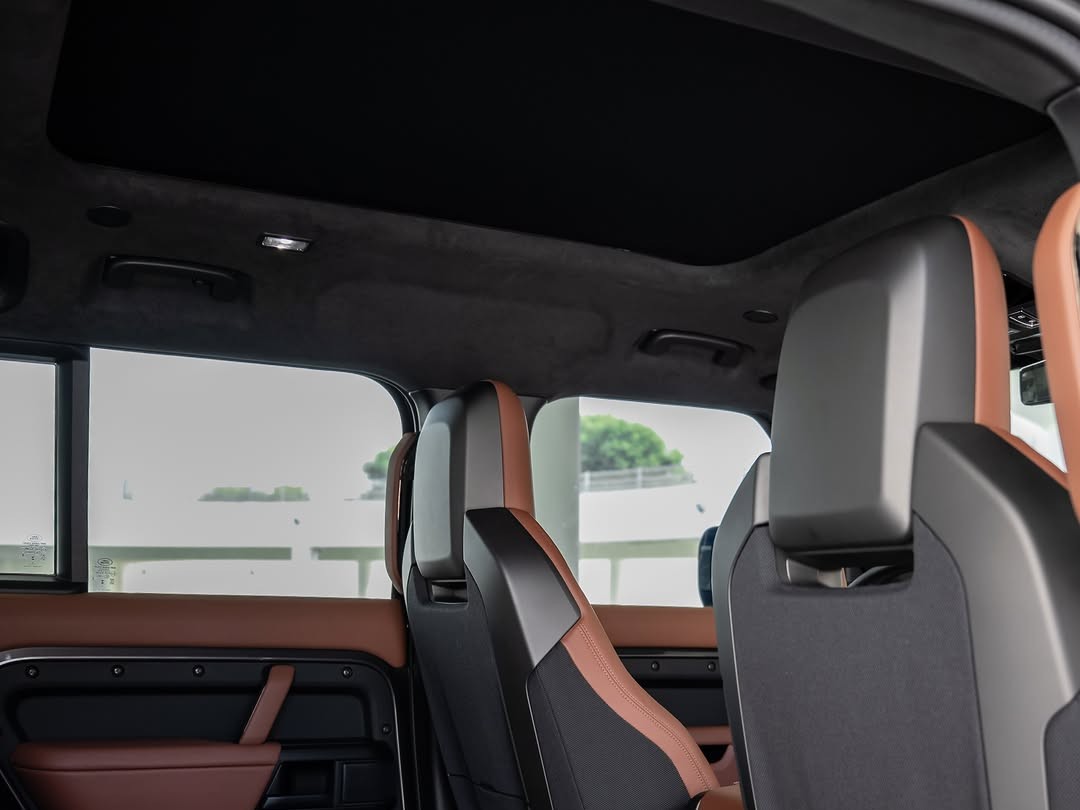 Land Rover Defender OCTA 2025 - Image 2