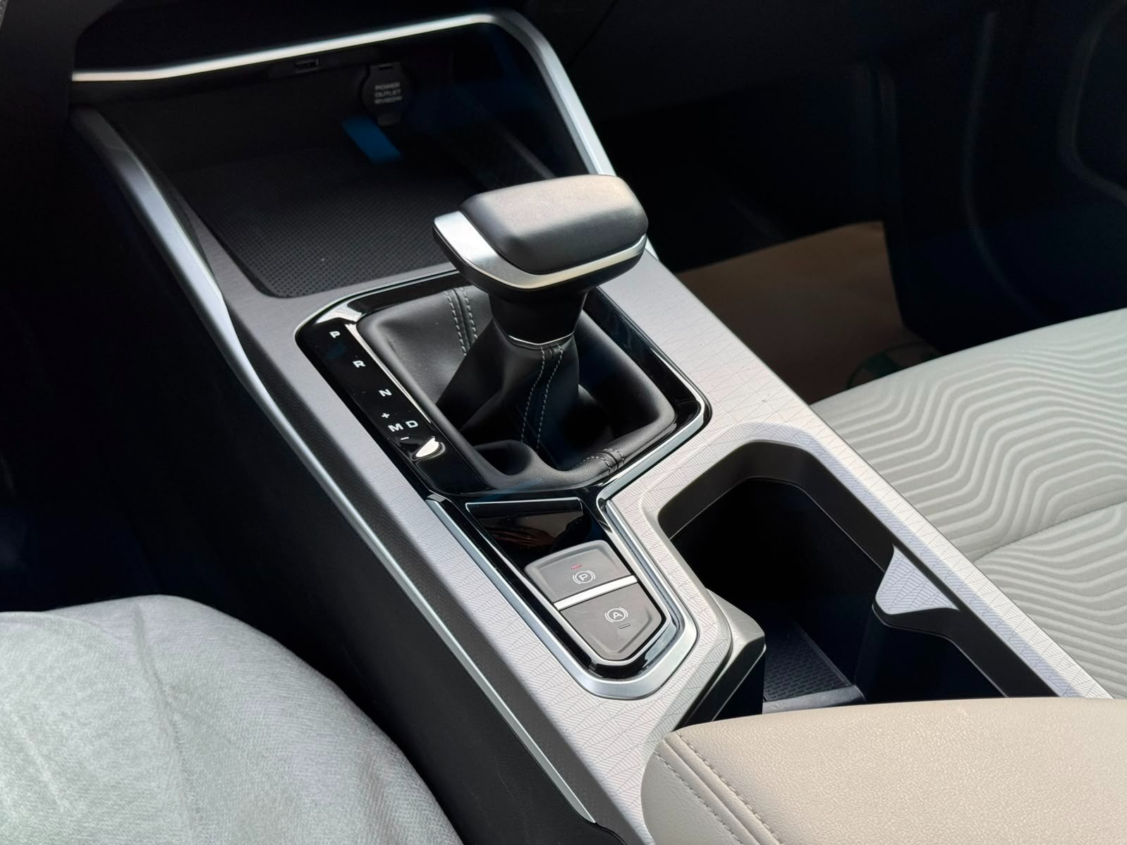 Geely  Emgrand 2025 - Image 4
