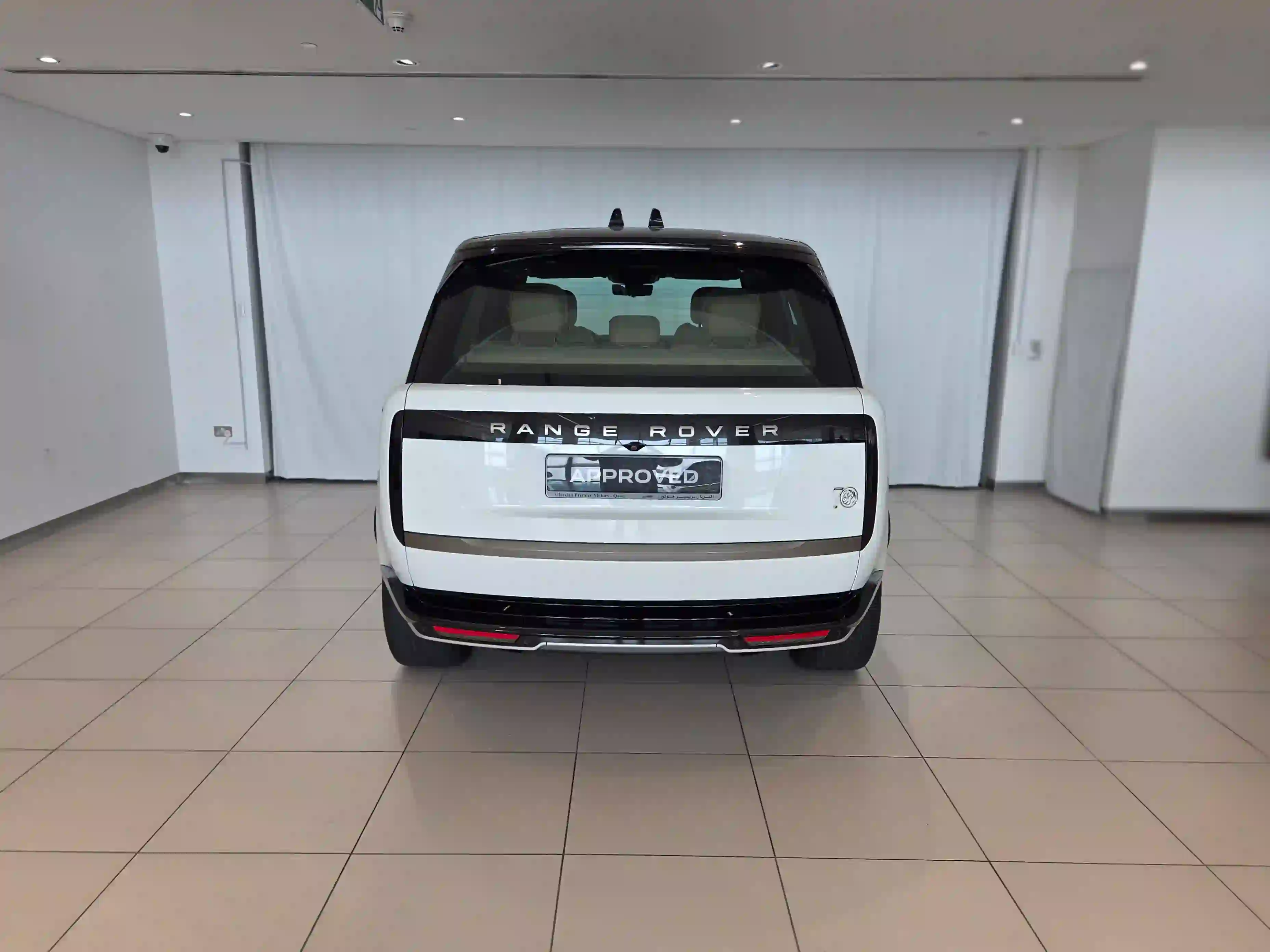 Land Rover Range Rover 4.4 V8 HSE 2024 - Image 2