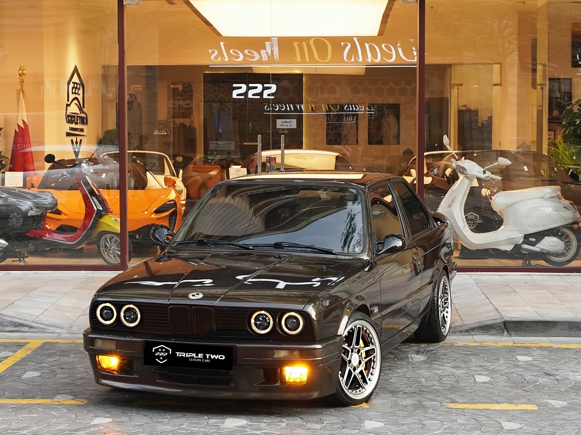 BMW E30 1988 - Image 1