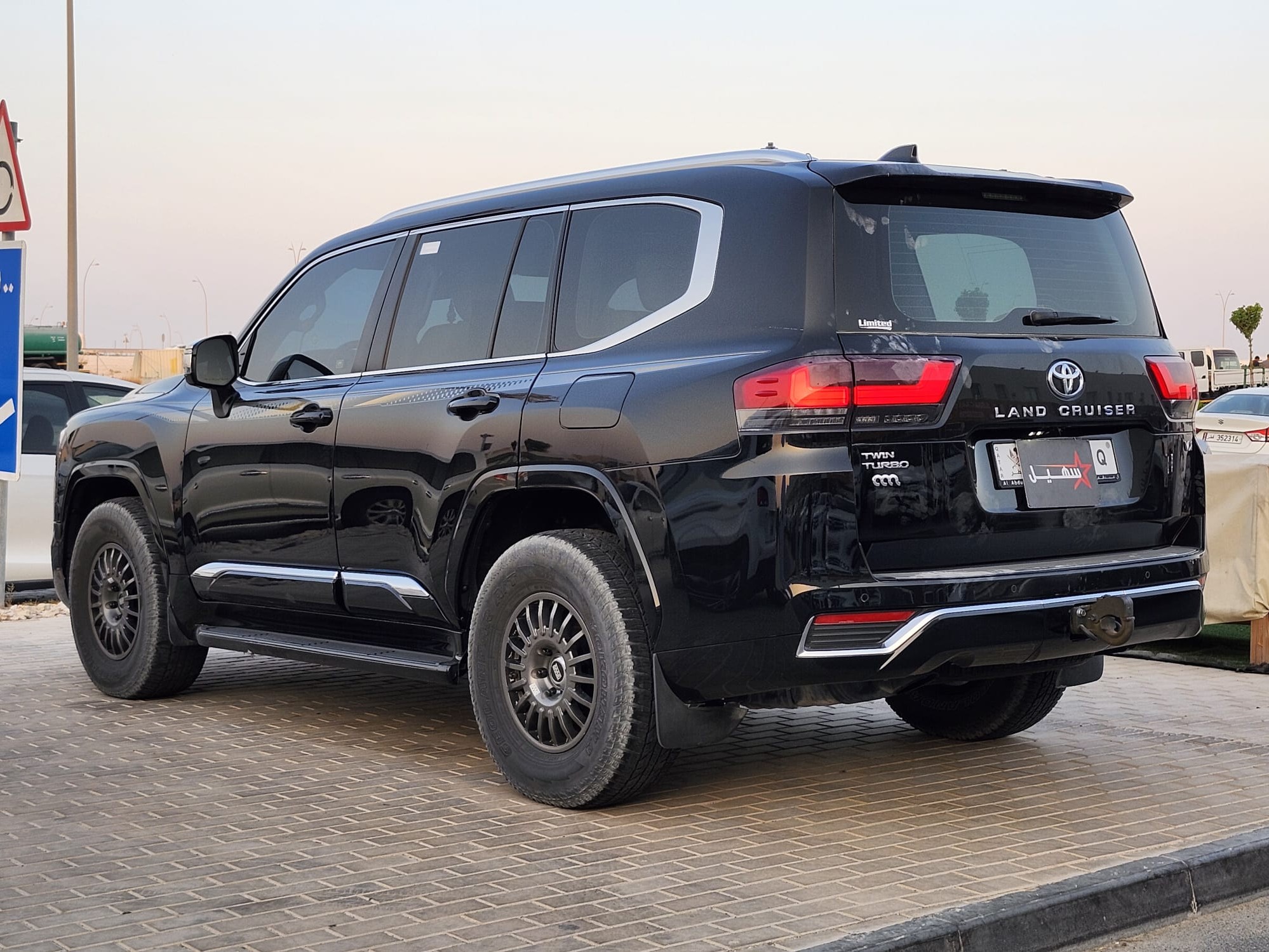 Toyota Land Cruiser VX 2025 - Image 3