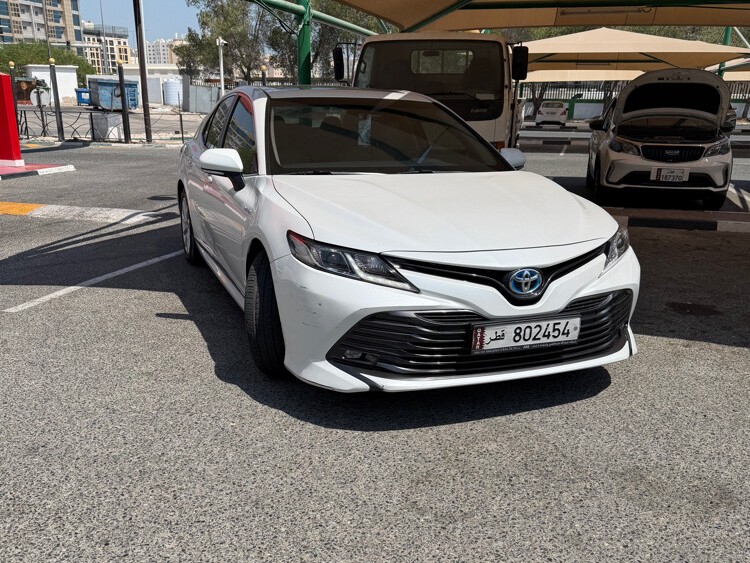 Toyota Camry HYBRID 2019 - Image 2