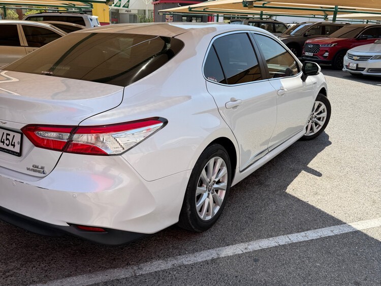 Toyota Camry HYBRID 2019 - Image 4