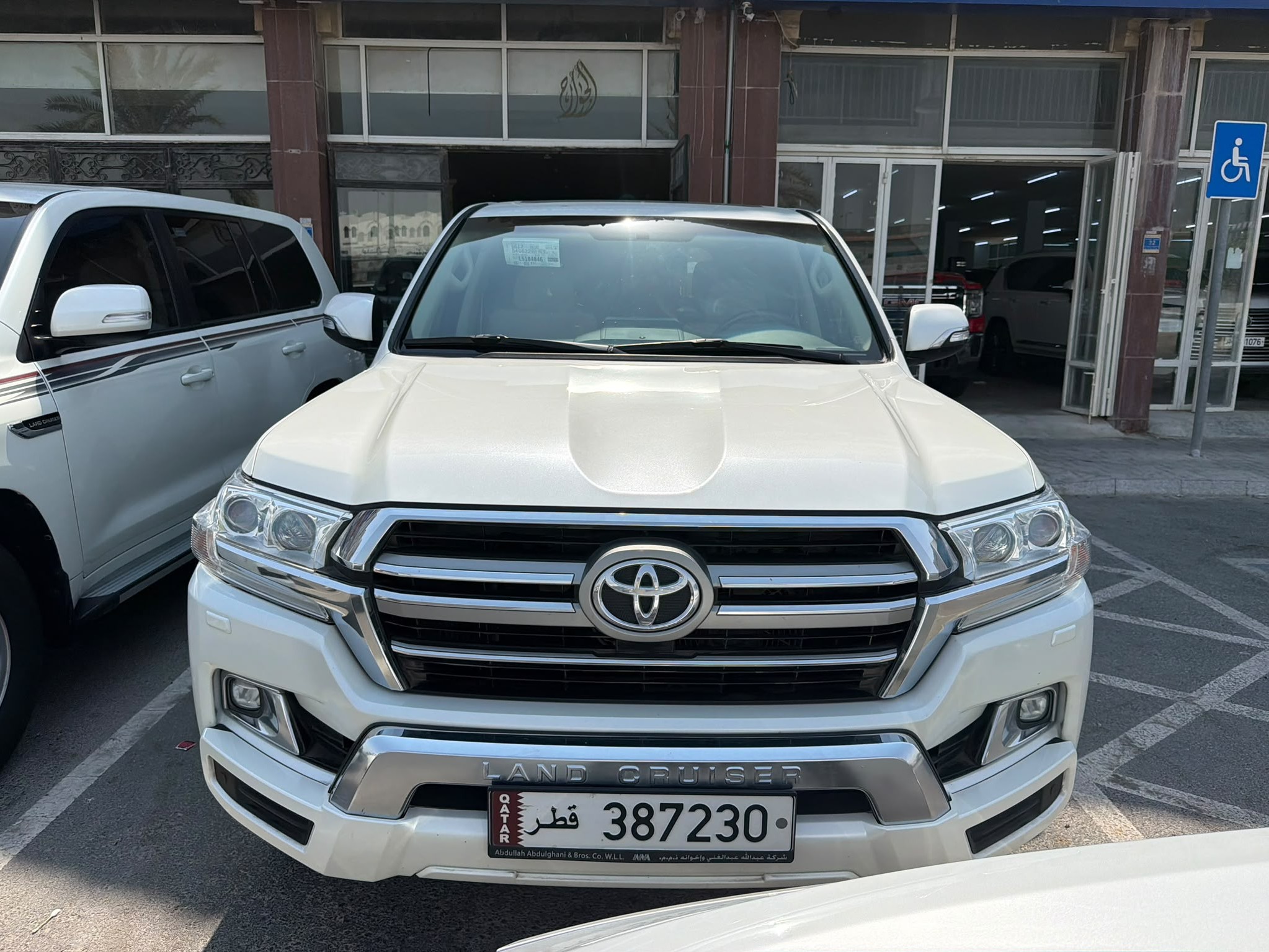 Toyota Land Cruiser GXR v8 2020 - Image 2