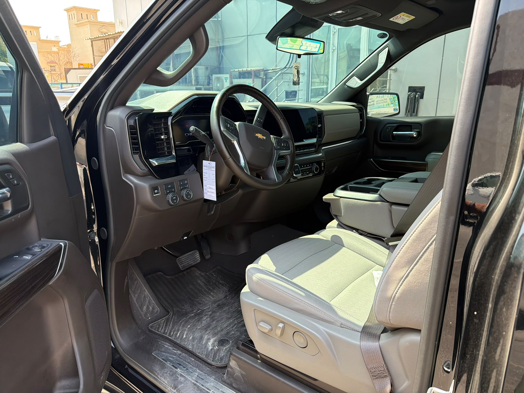 Chevrolet Silverado LT 2024 - Image 4
