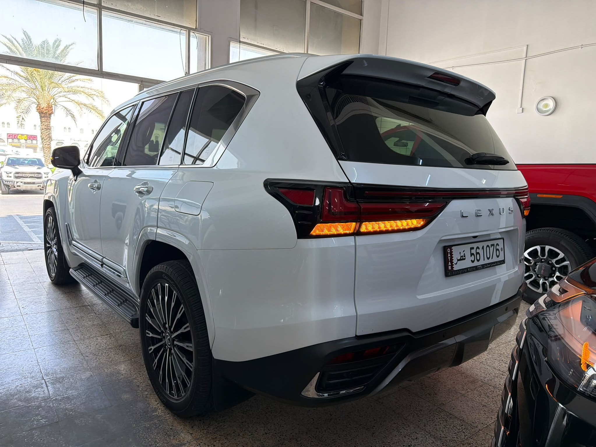 Lexus LX 600 Luxury  2024 - Image 4