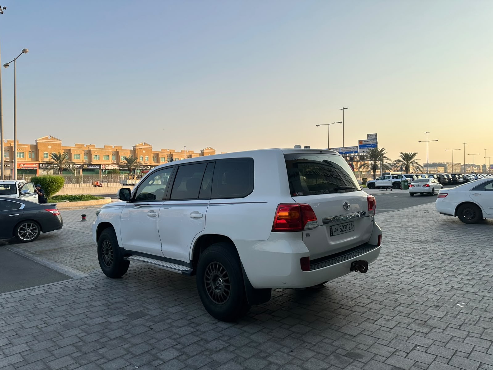 Toyota Land Cruiser GXR v8 2013 - Image 3