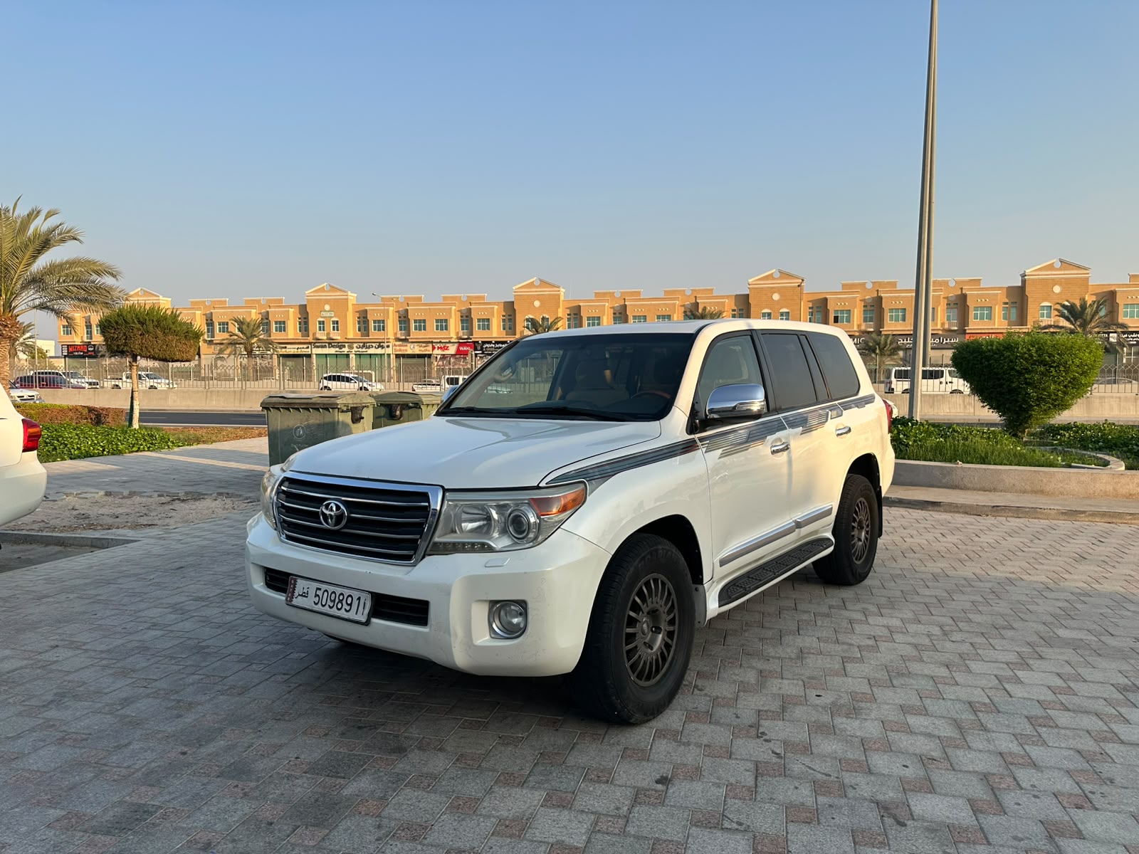 تويوتا لاند كروزر جي اكس ار v8 2013 - Image 2