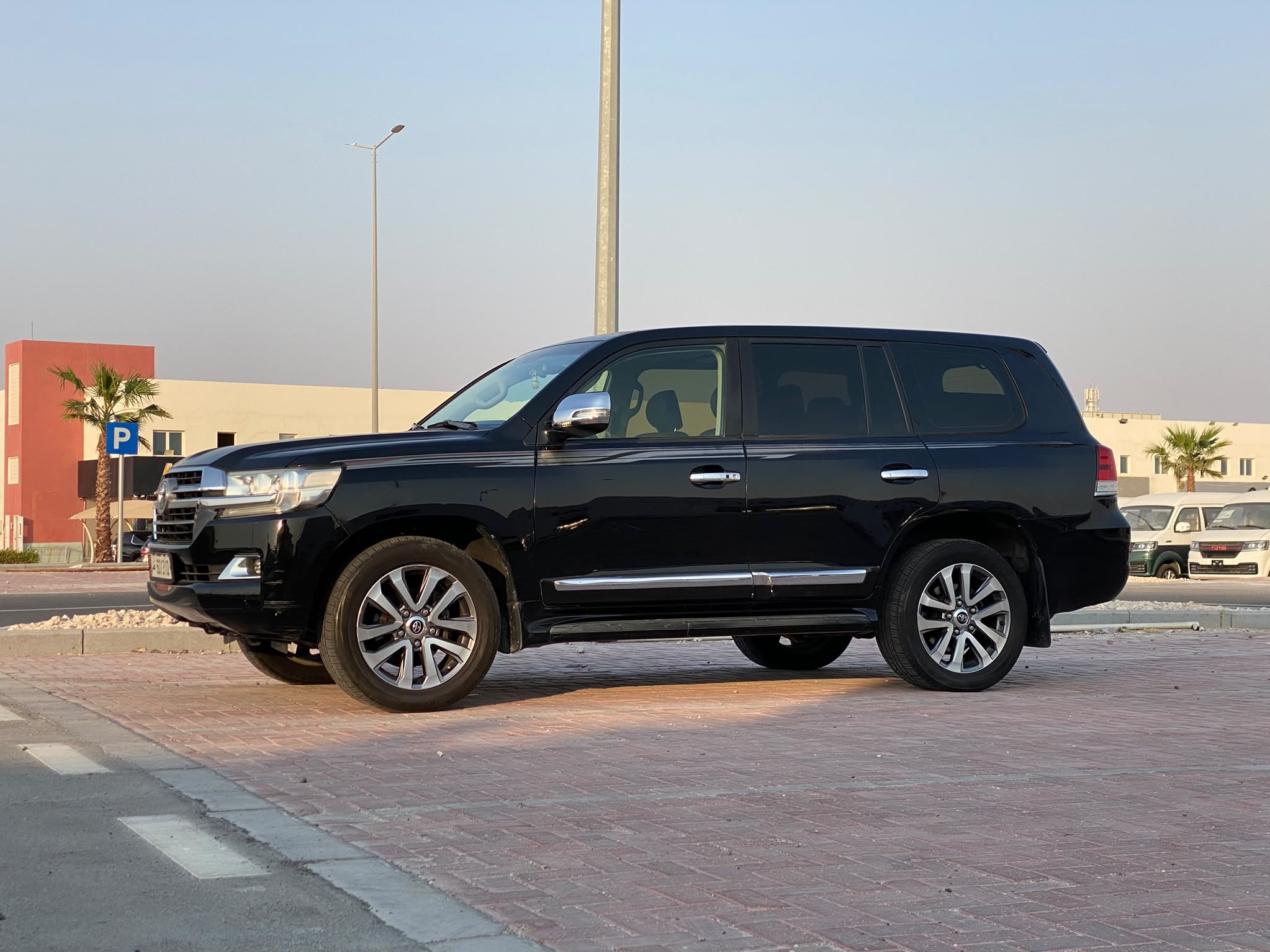 تويوتا لاند كروزر جي اكس ار v8 2012 - Image 3