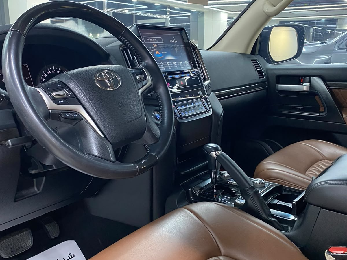 Toyota Land Cruiser GXR Grand Touring 2021 - Image 2