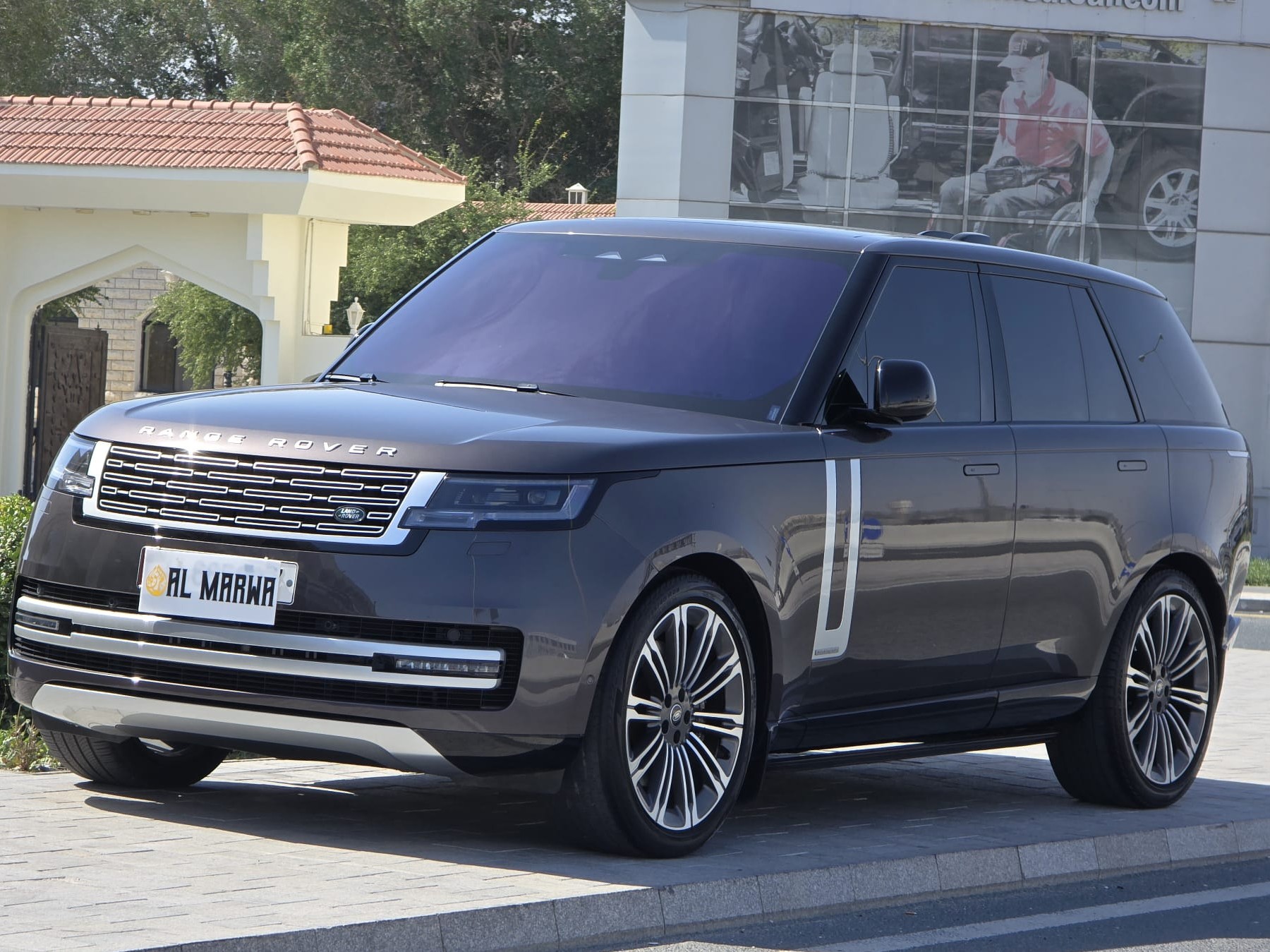 Land Rover Range Rover Vogue Autobiography 2023 - Image 3