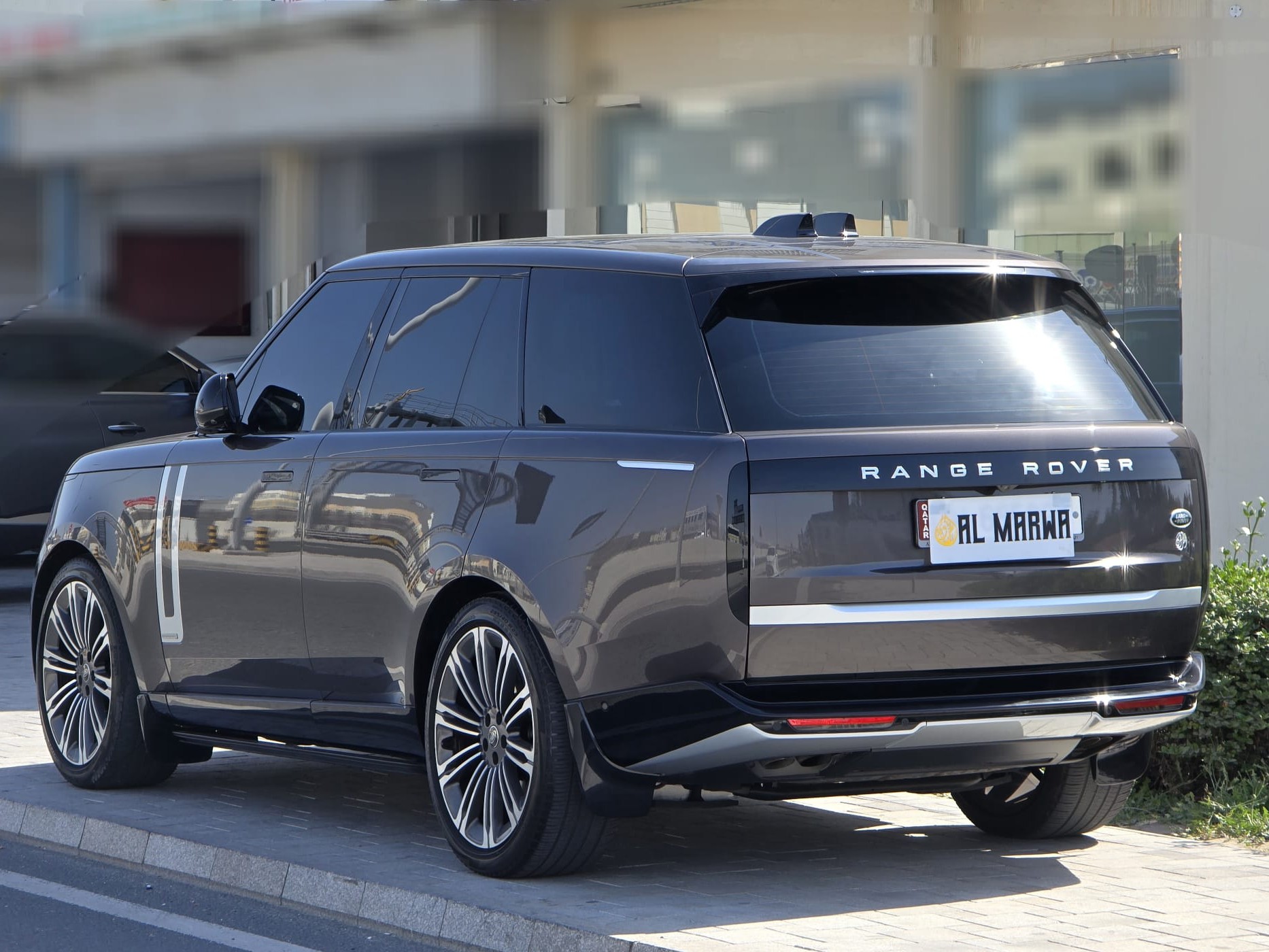 Land Rover Range Rover Vogue Autobiography 2023 - Image 4