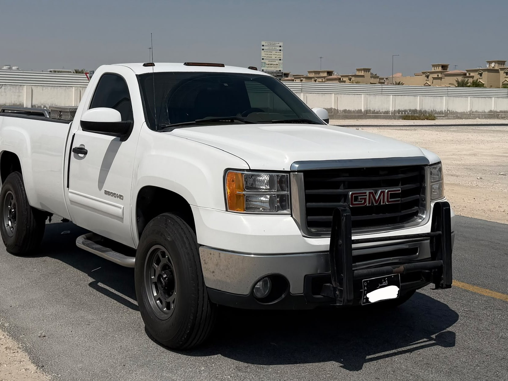 GMC Sierra 2500 HD 2010 - Image 1