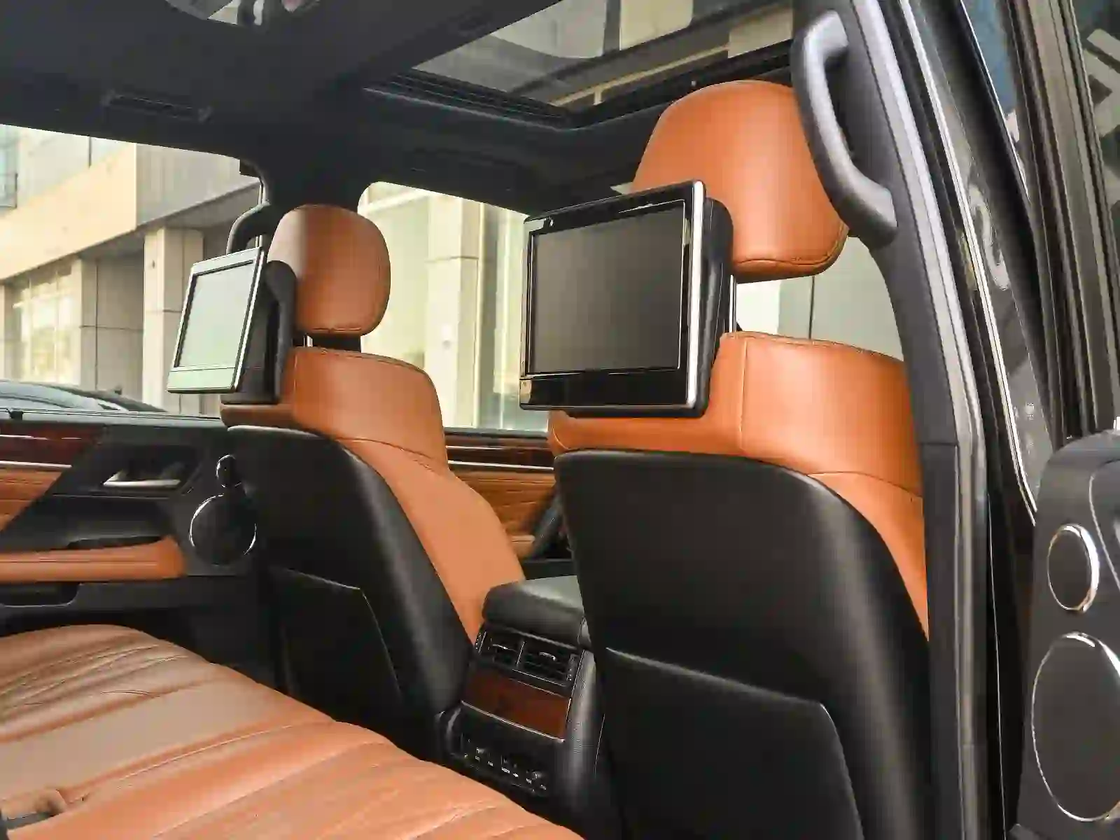 لكزس ال اكس 570 اس بلاك ادشن  2021 - Image 3