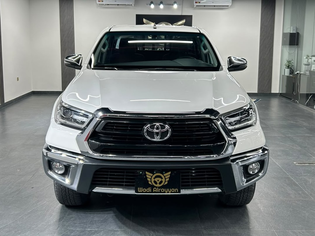 Toyota Hilux 4X4 2024 - Image 2