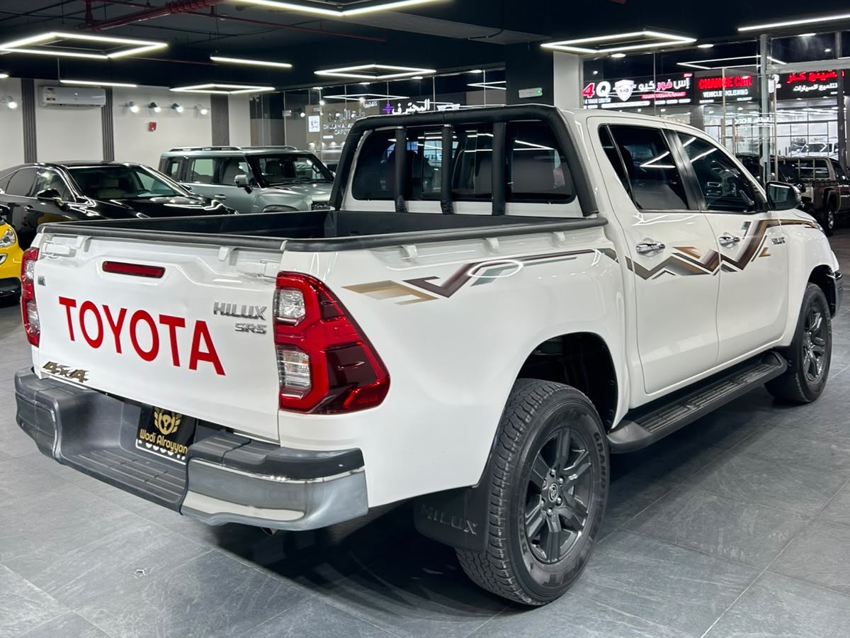 Toyota Hilux 4X4 2024 - Image 4