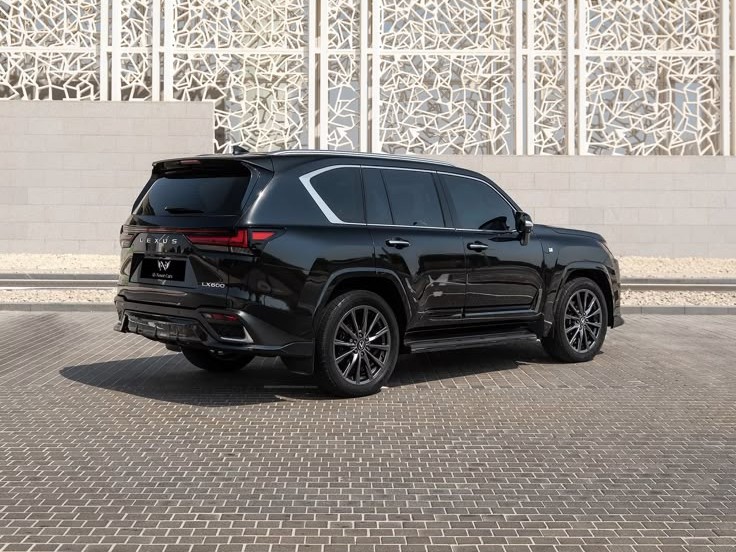 Lexus LX 600  F-Sport 2024 - Image 4