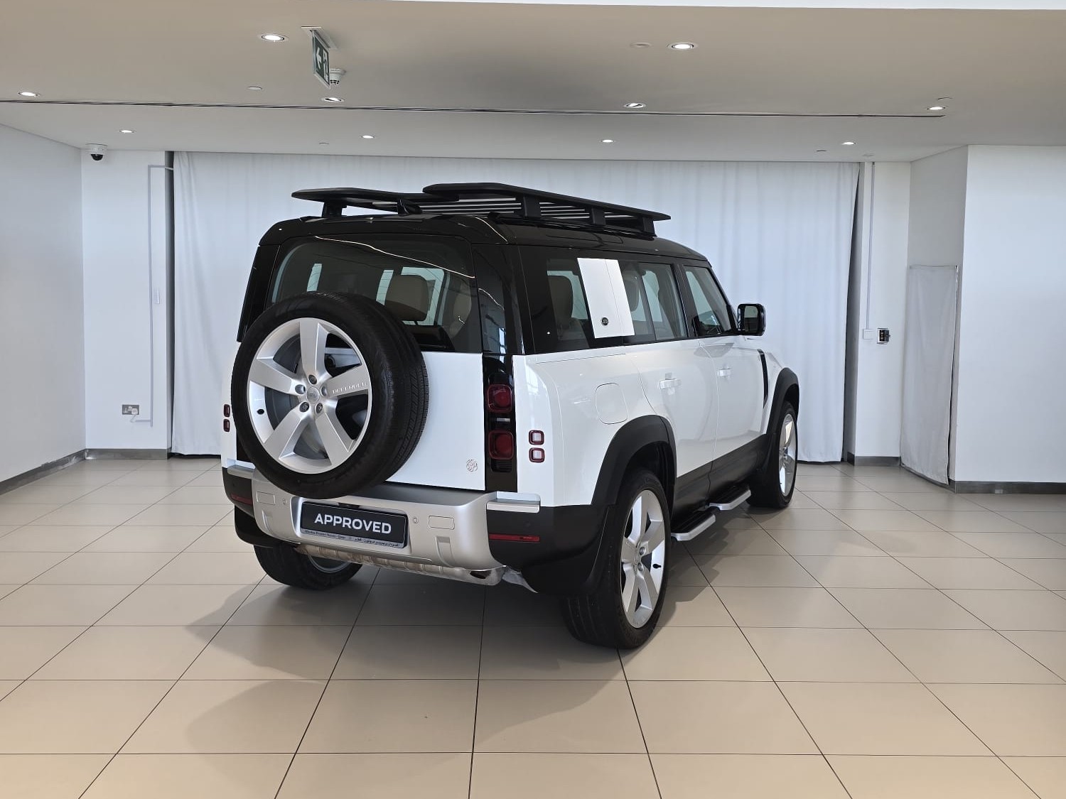 Land Rover Defender 110 3.0i6 HSE 2024 - Image 3