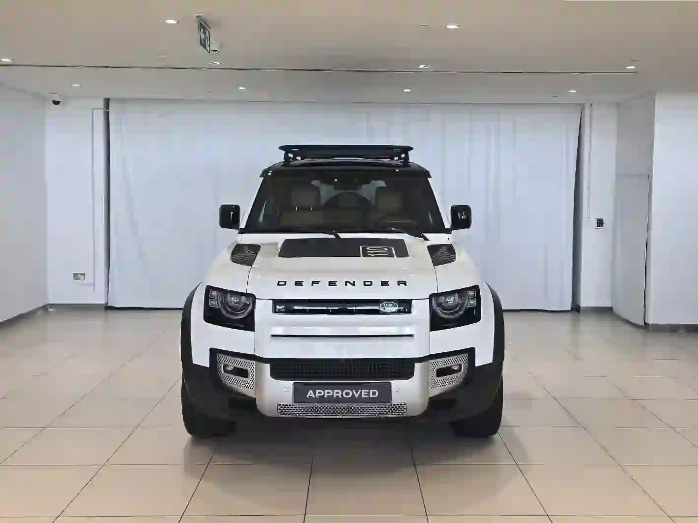 Land Rover Defender 110 3.0i6 HSE 2024 - Image 2