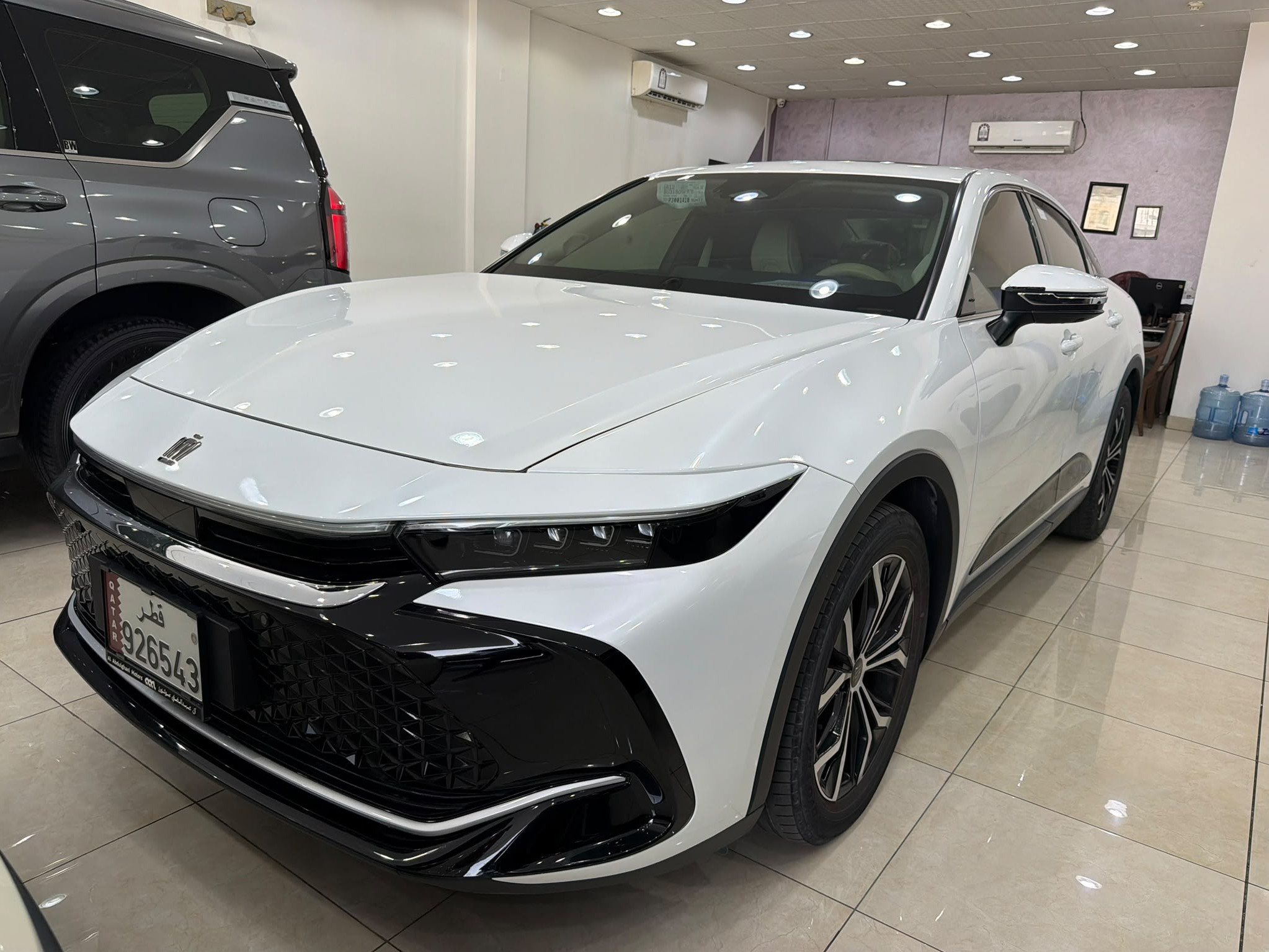 Toyota Crown hybrid 2023 - Image 2