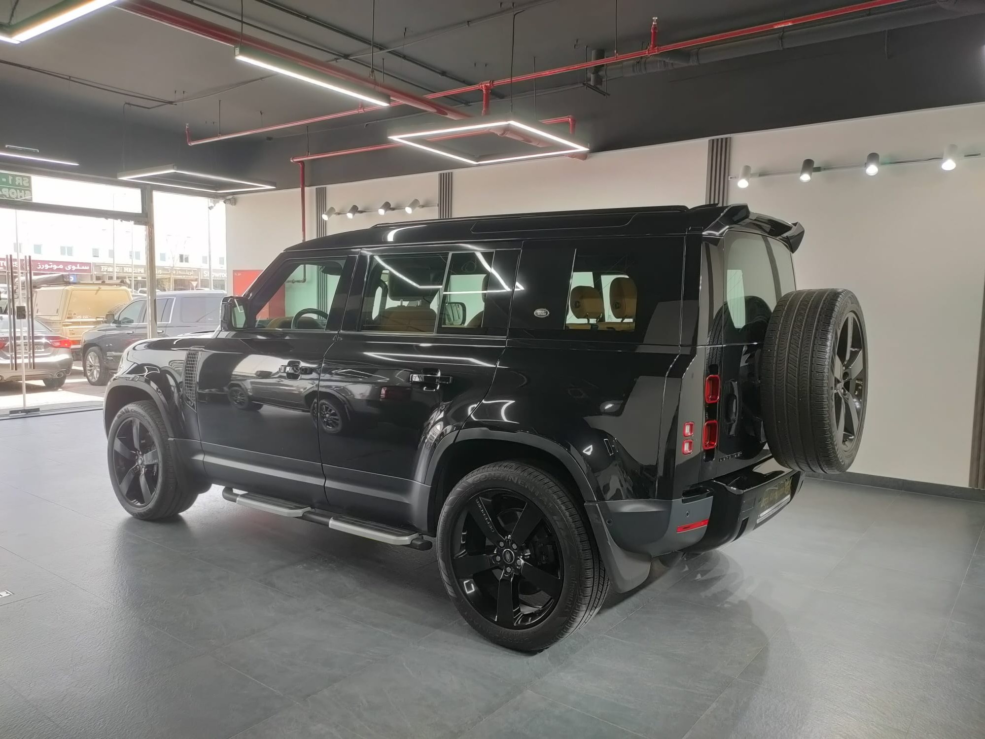 Land Rover Defender 110 HSE 2024 - Image 4