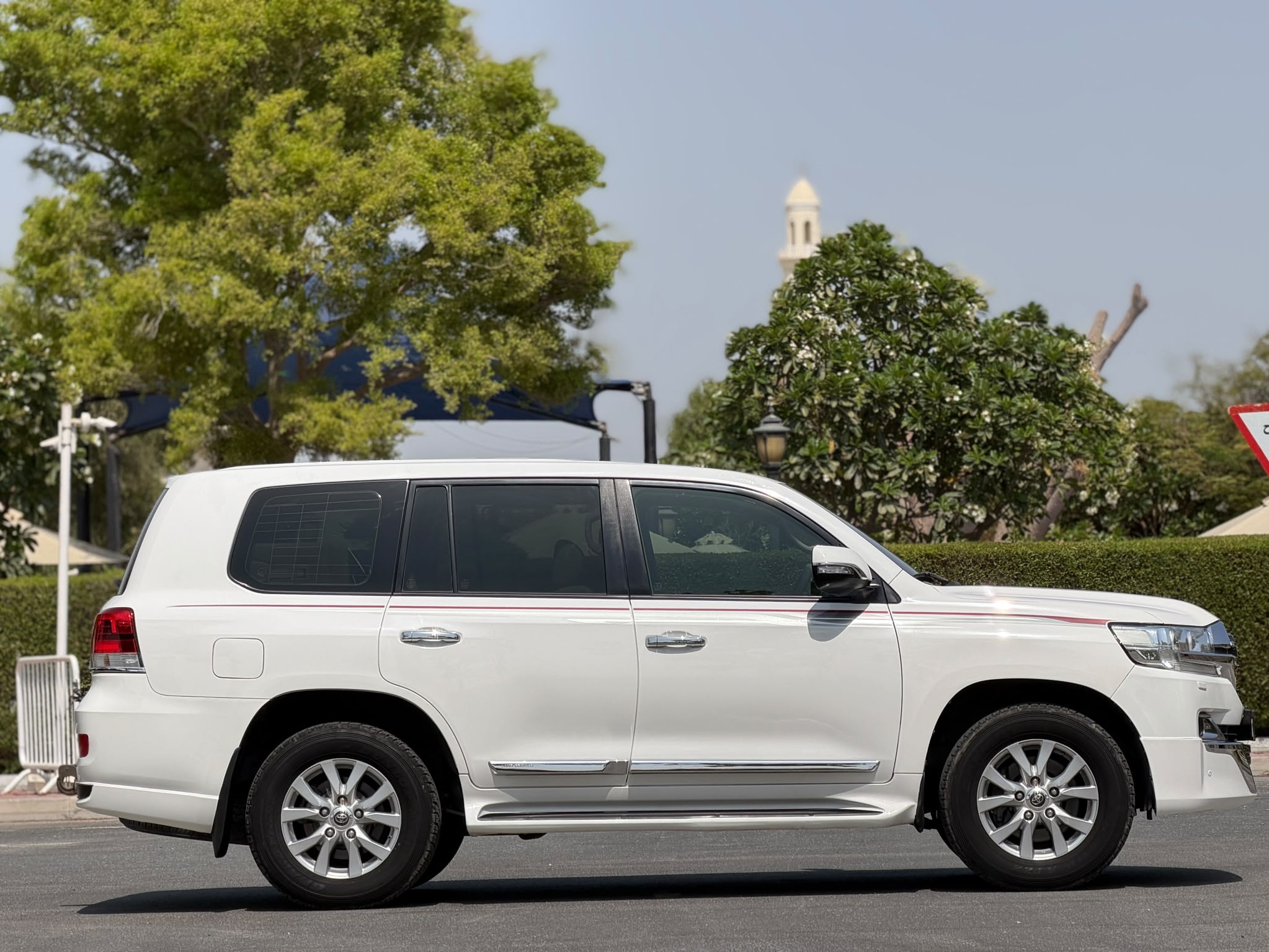 Toyota Land Cruiser GXR v8 2020 - Image 4