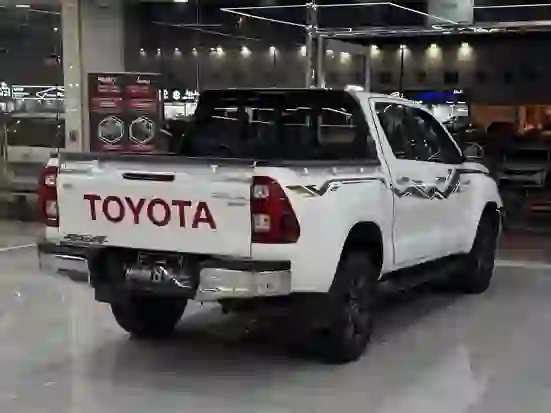 Toyota Hilux 4X4 2024 - Image 3