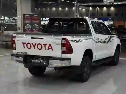 Toyota Hilux 4X4 2024 - Image 4