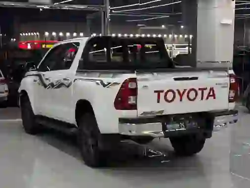 Toyota Hilux 4X4 2024 - Image 2