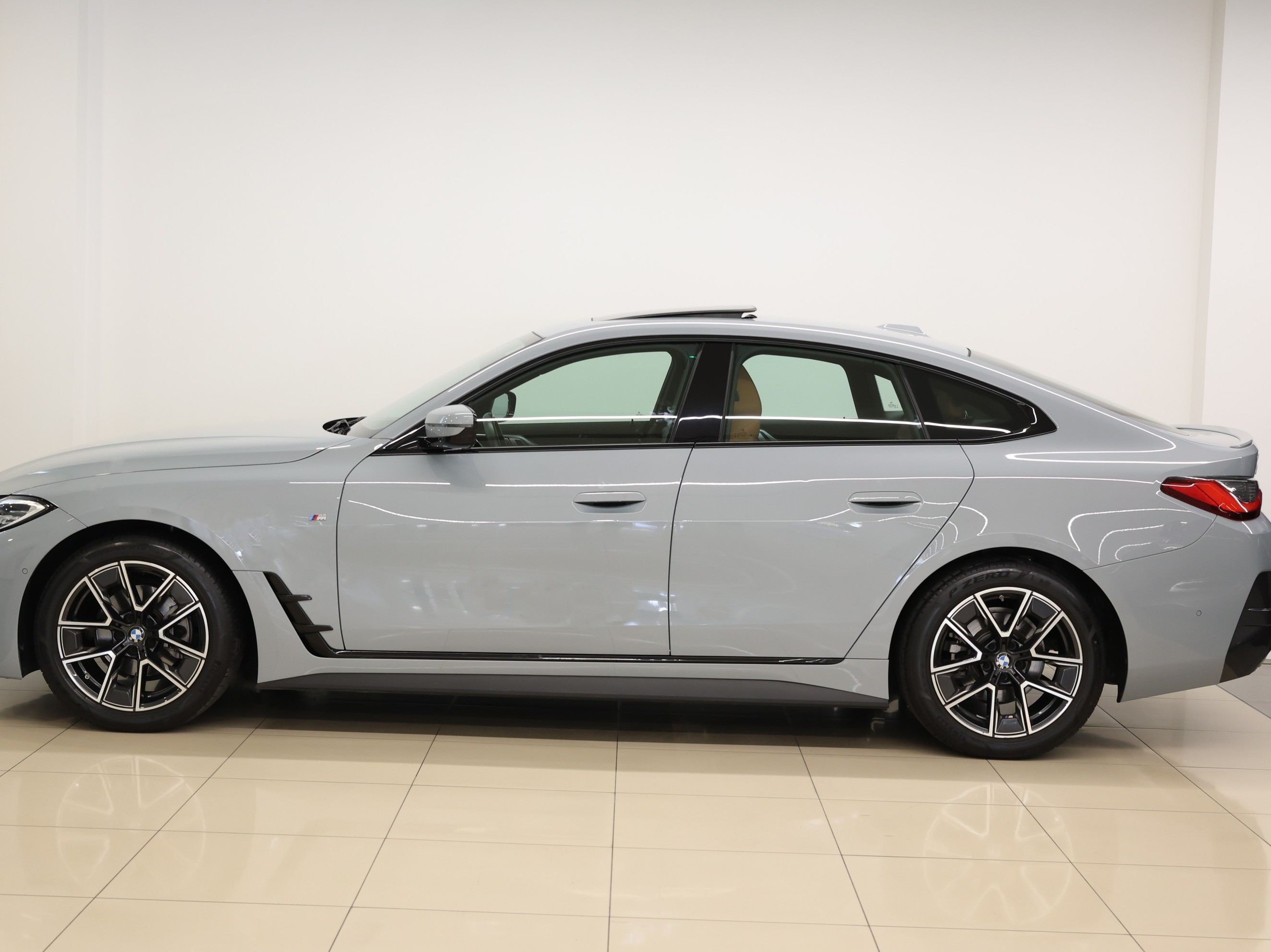 BMW 4-Series 420i 2024 - Image 2