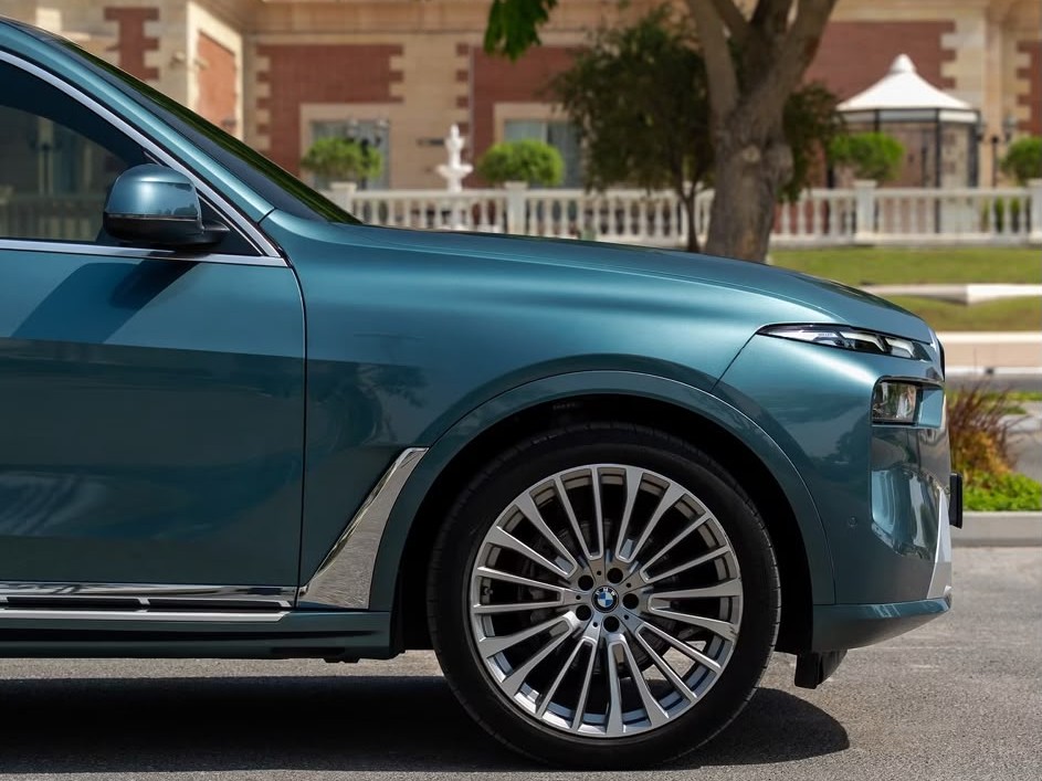 BMW X-Series X7 2024 - Image 3