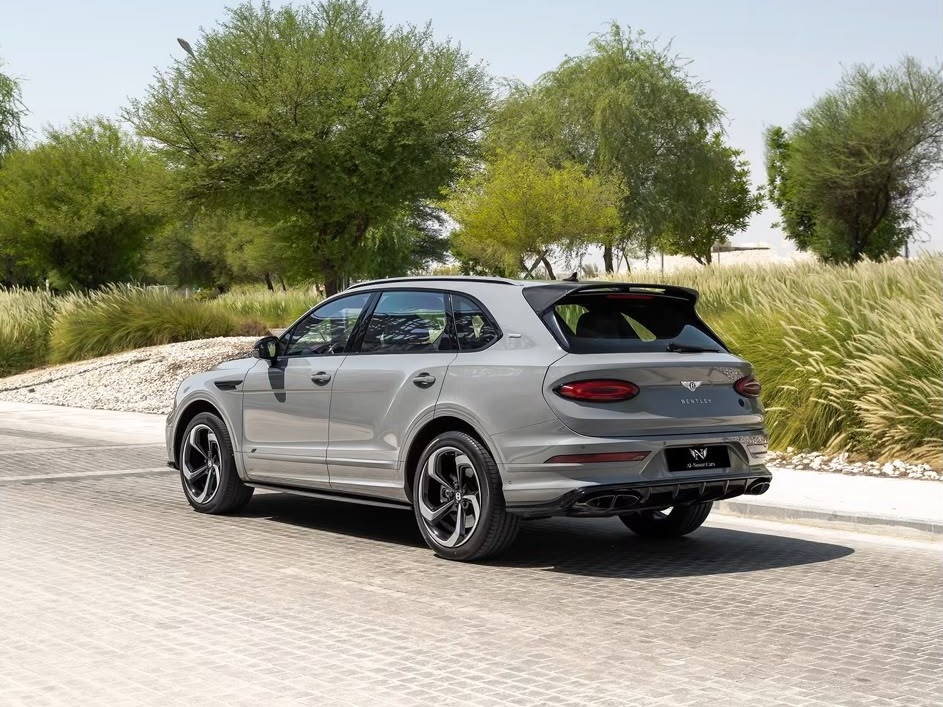 Bentley Bentayga Mulliner 2022 - Image 3