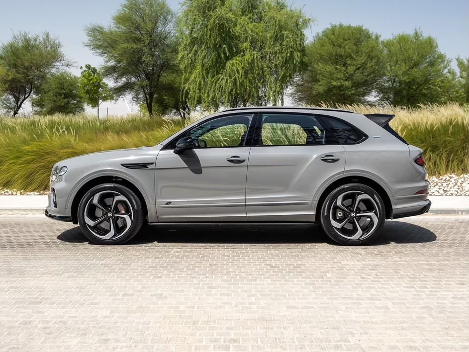 Bentley Bentayga Mulliner 2022 - Image 4