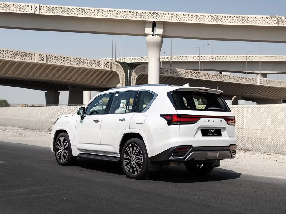 Lexus LX 600 Luxury  2024 - Image 4