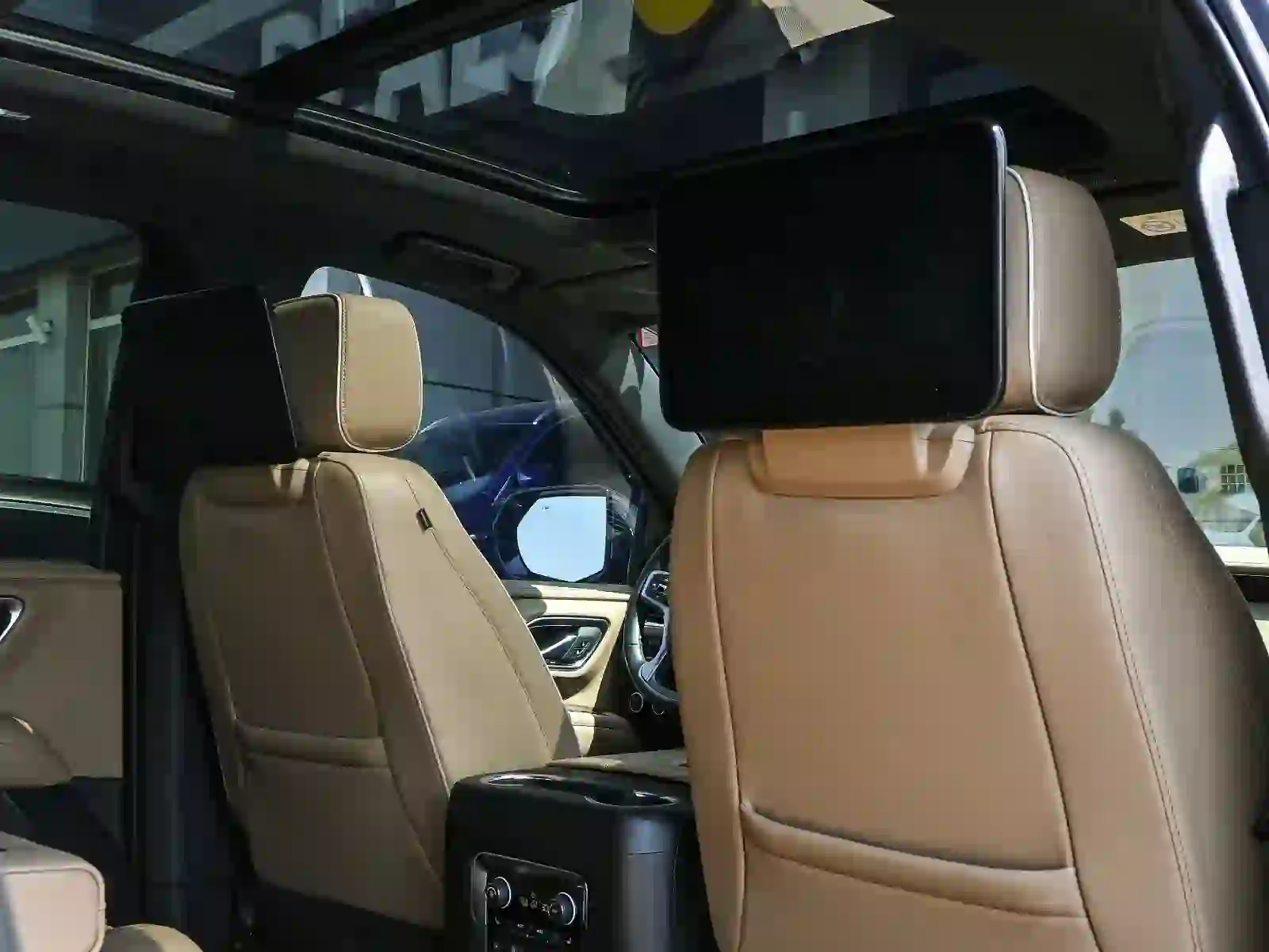 Chevrolet Suburban Premier  2024 - Image 2
